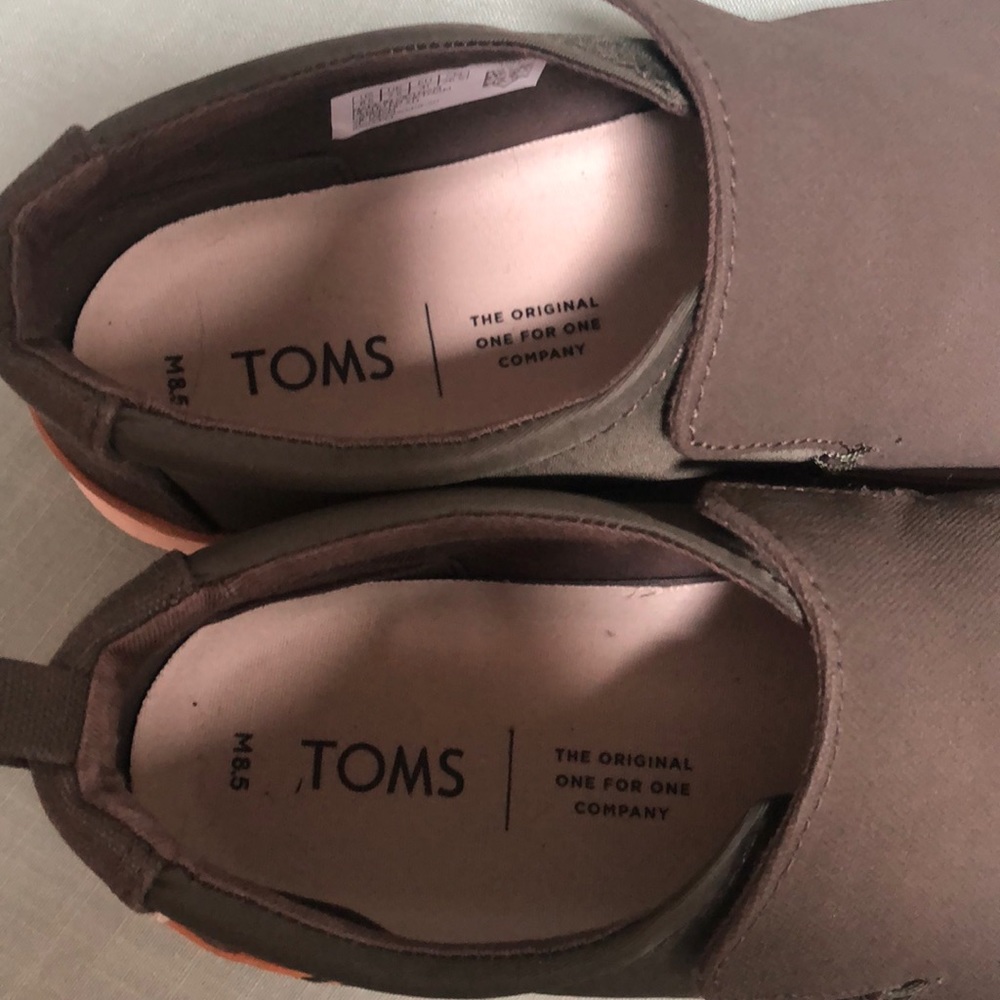 Toms - Picture 7 of 9